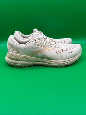 Brooks Adrenaline GTS 23 Women's Running Shoes Peach 1203811B259 SZ 9.5